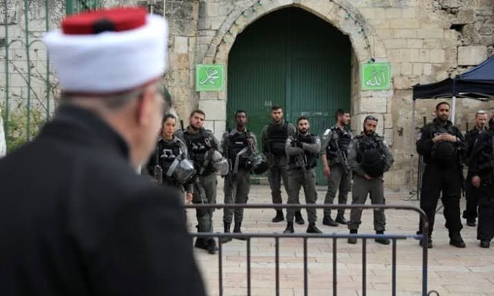 Zionist occupation closes doors of Al-Aqsa Mosque to worshippers