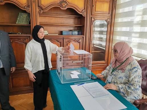 Algerian voters surge on final voting day