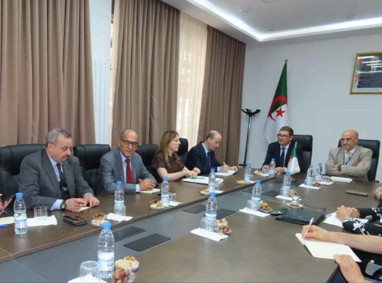الجزائر: معهد باستور يضع خطة لتطوير إنتاج اللقاحات وتعزيز السيادة الصحية
