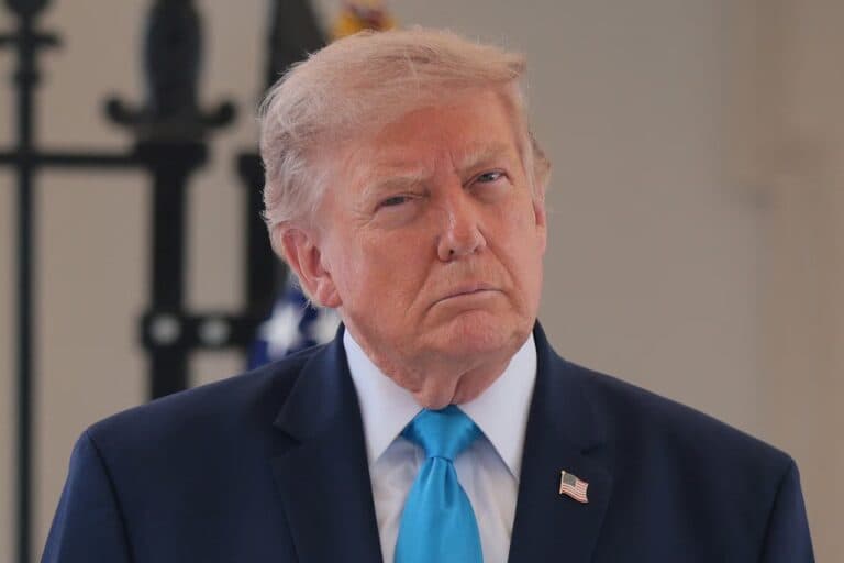 Trump warns Iran of strike, Strait opening