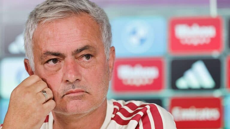 Mourinho jokes about press conferences