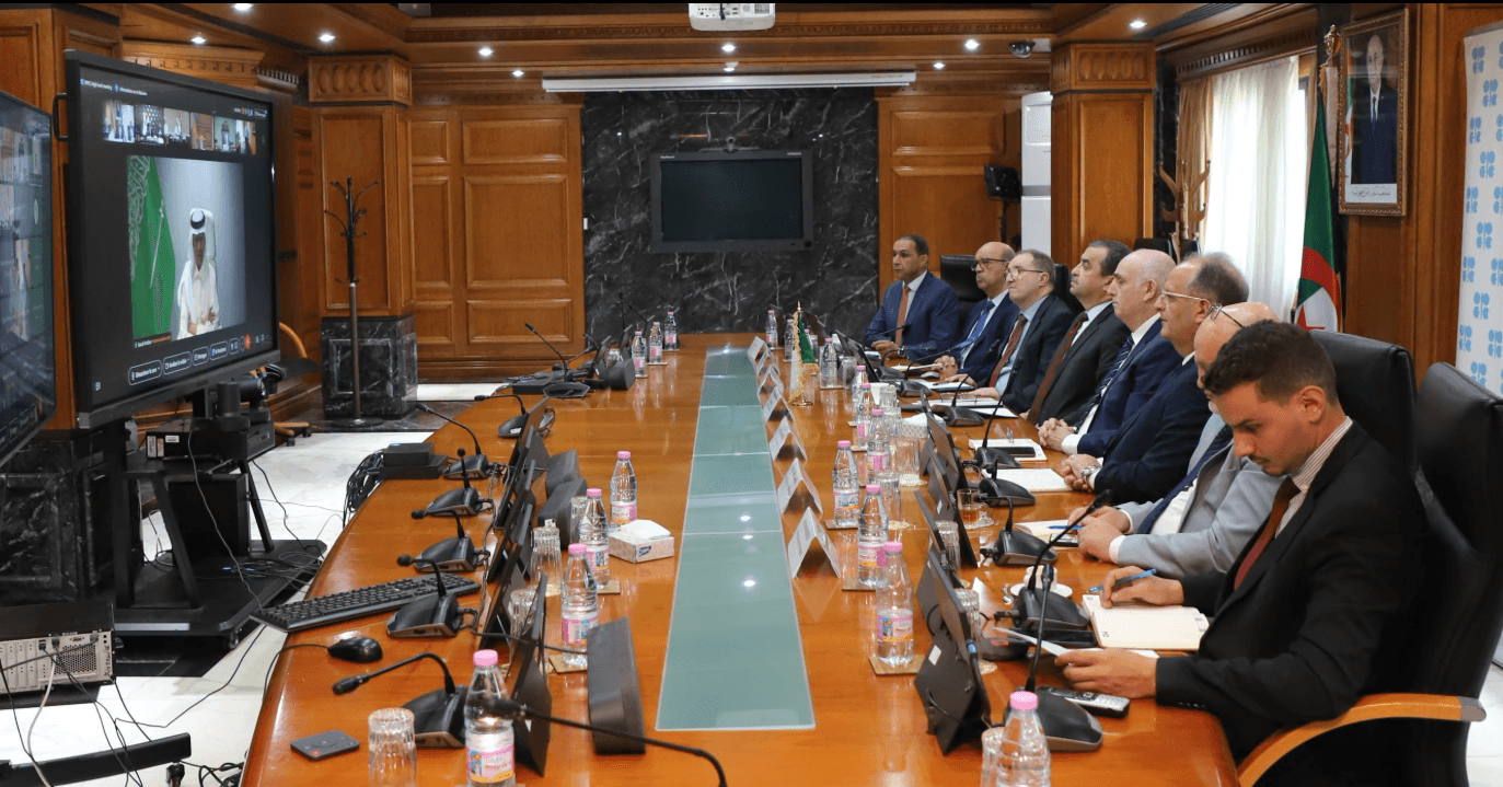أوبك+ يثبت إنتاج النفط في نوفمبر