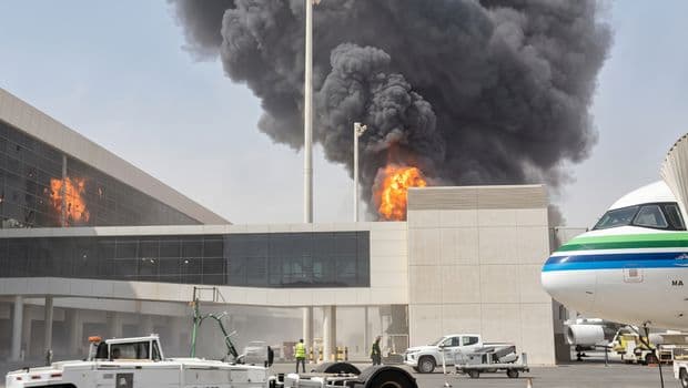 تعليق عمليات مطار الملك خالد بالرياض