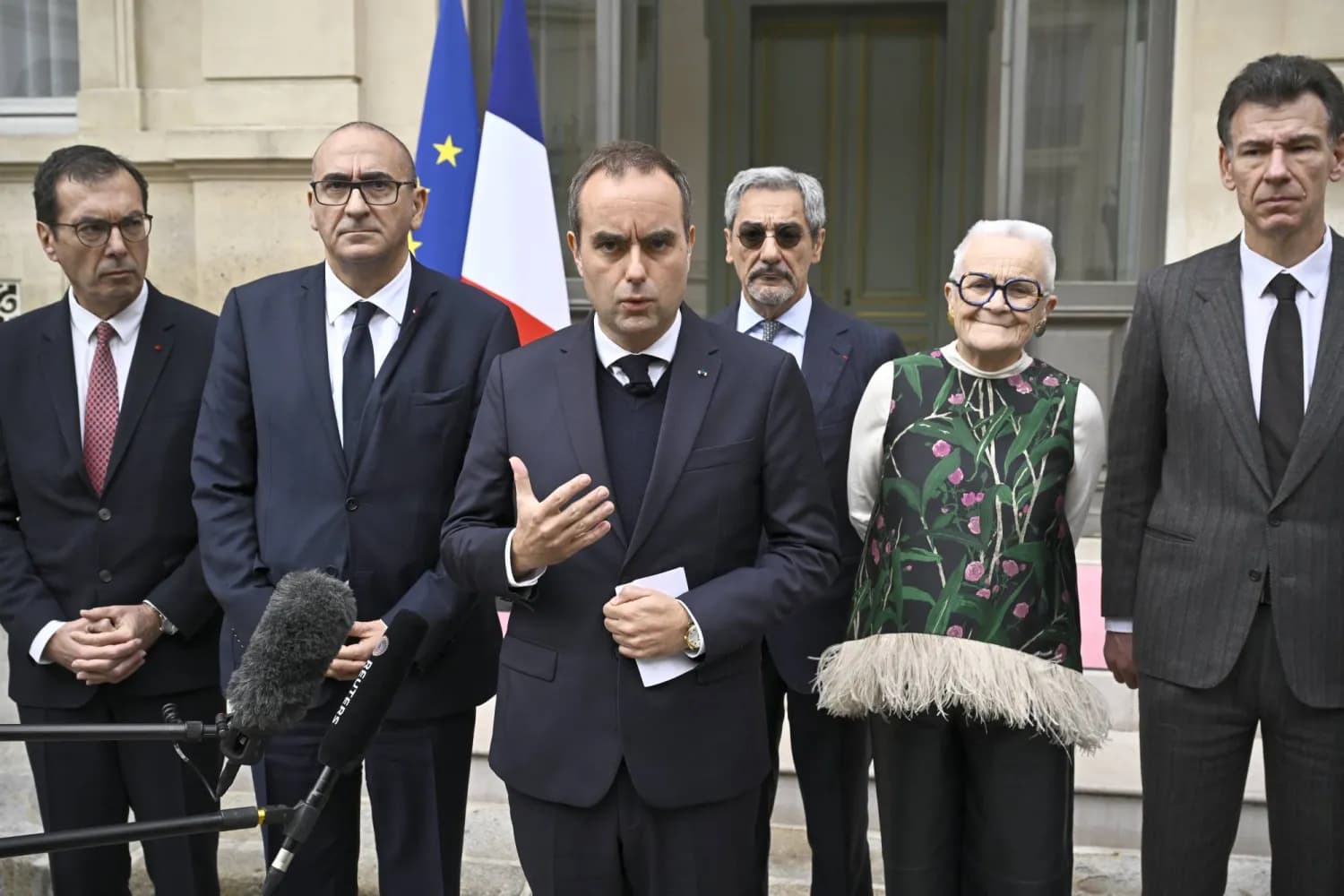 France proceeds with Pogba summit despite unrest