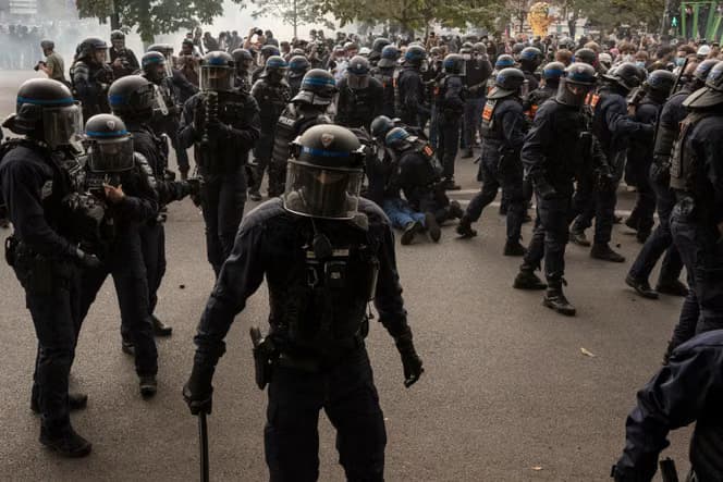 France government faces public anger