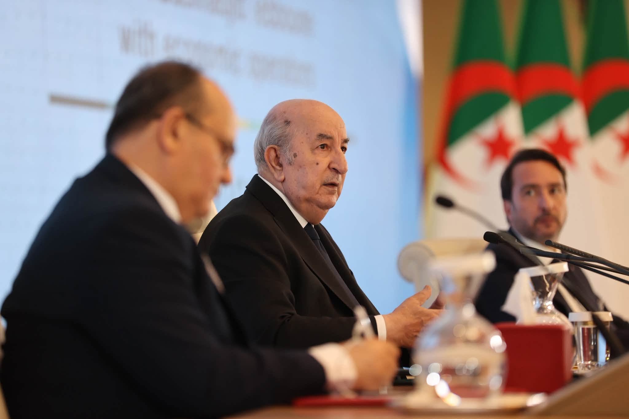 الرئيس الجزائري يركز على الاستثمار والتنمية