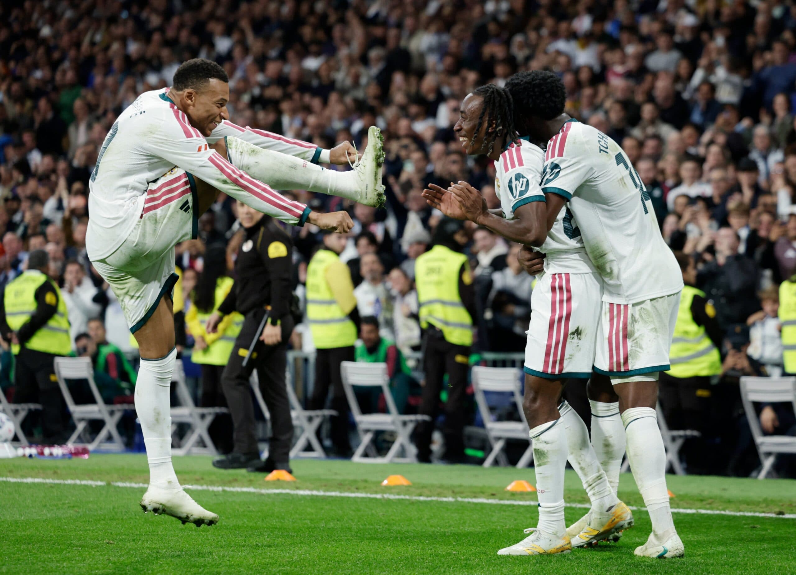 ريال مدريد يفوز على إشبيلية برباعية