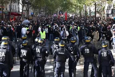 France confronts street protests over student issues