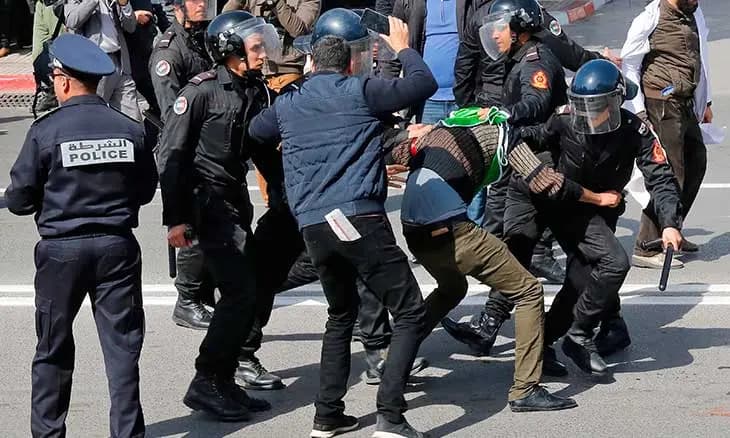 المغرب يواجه احتجاجات ضد التطبيع بقمع شديد