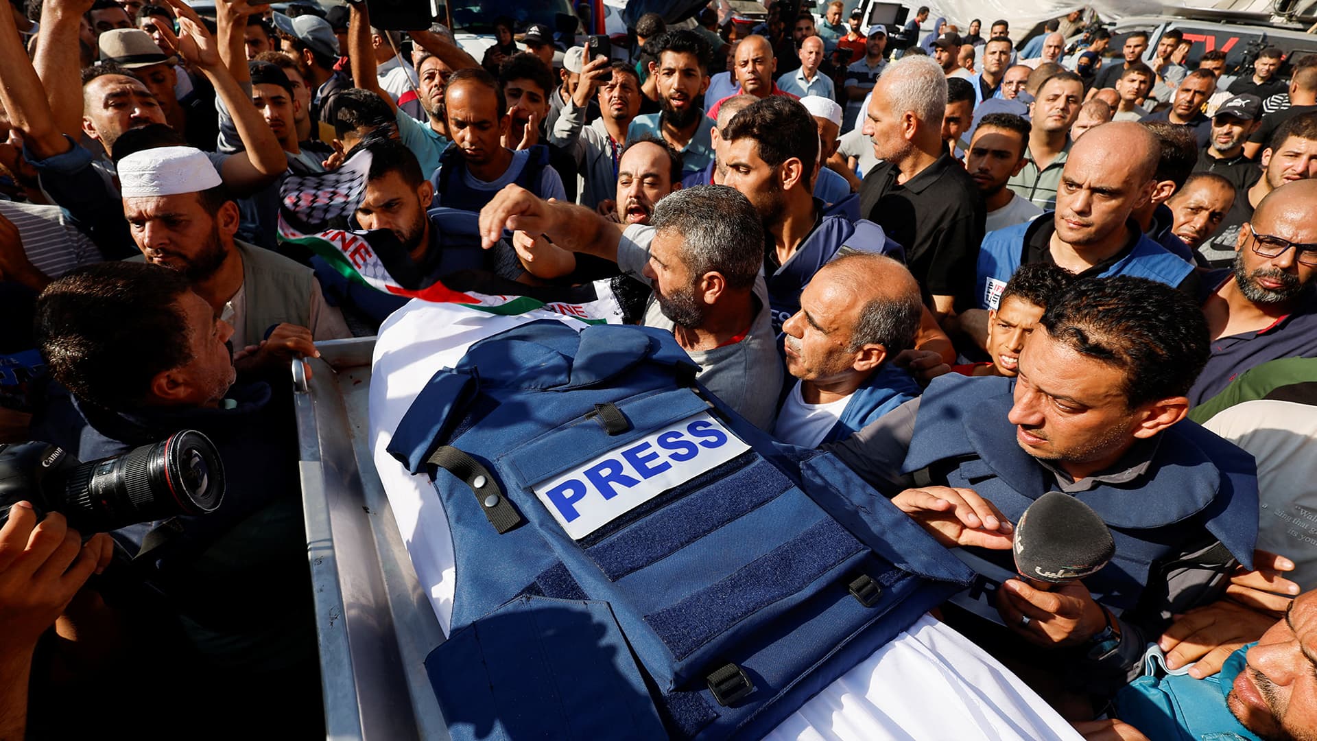 IFJ: Zionist entity kills journalists in Gaza