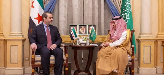 وزير الخارجية ونظيره السوري يناقشان تعزيز العلاقات ودعم استقرار المنطقة