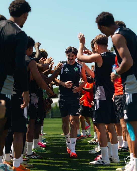 Trinkau leads first Al-Ahli training in Portugal