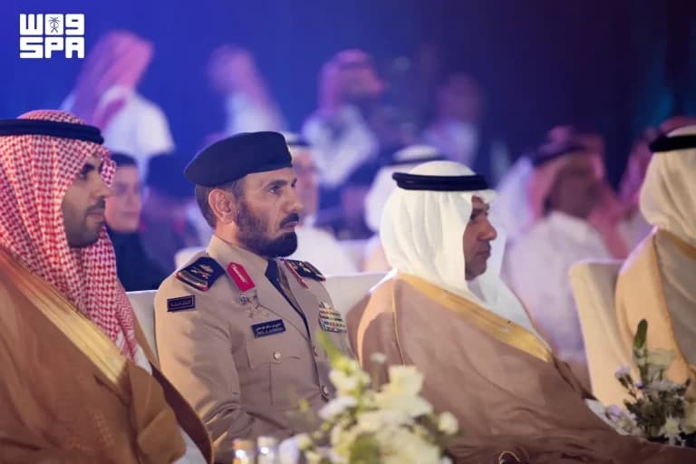 وزير النقل يكرم حرس الحدود خلال تدشين أكبر منطقة تفويج للشاحنات في العالم