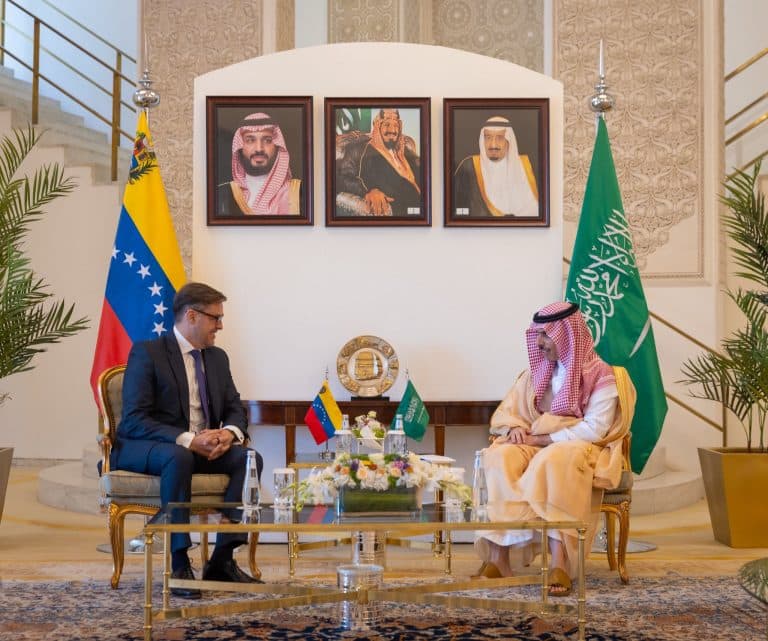 Foreign Minister discusses strengthening relations with Venezuelan Foreign Minister