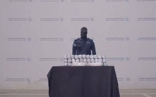 إحباط تهريب 42 كجم من مخدر الشبو في خزان وقود مركبة