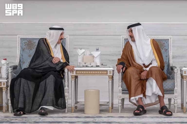 Prince Mansour bin Meteb conveys Saudi leadership’s condolences to Qatar’s Emir on the passing of Sheikh Hamad bin Khalifa Al Thani