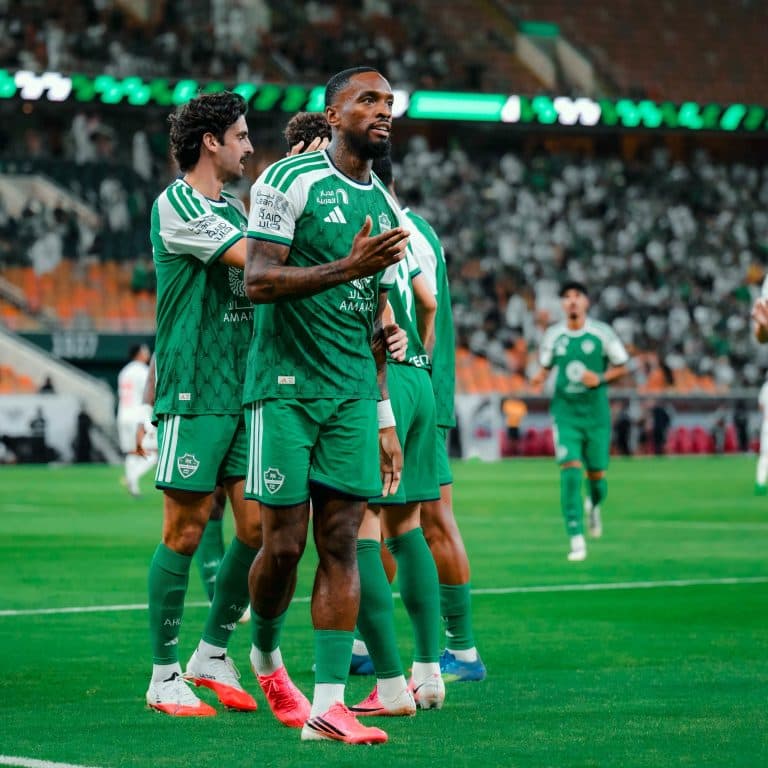 الأهلي يفوز على أبها 4-0