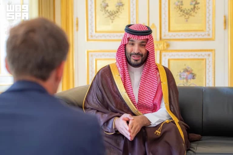 ولي العهد وماكرون يتناولان لقاءً في الإليزيه