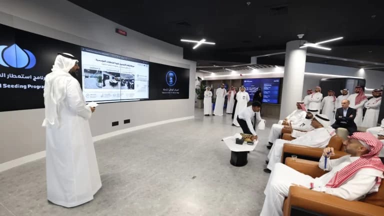 برنامج استمطار السحب يطلق غرفة عمليات جديدة