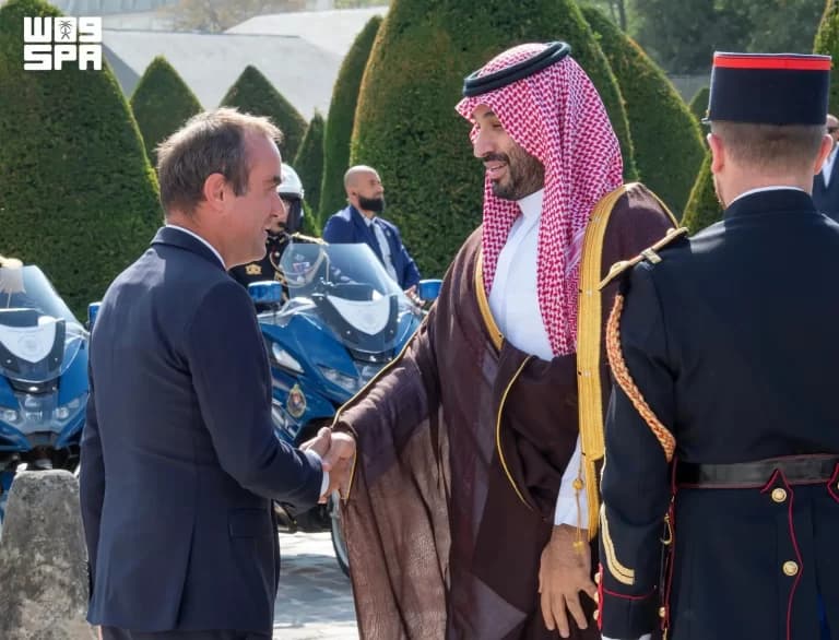 ولي العهد يصل إلى قصر الإنفاليد في باريس