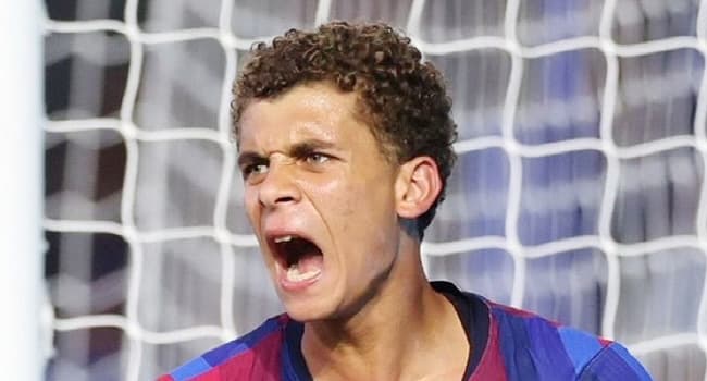 مدرب برشلونة يثنّي على عبدالكريم