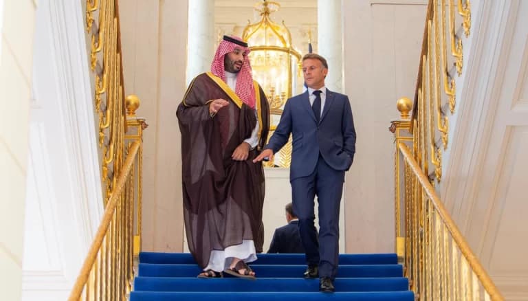 ولي العهد يشارك في عشاء رسمي بقصر الإليزيه