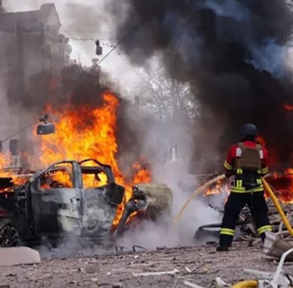 Russian strikes hit Kyiv ammonia plants