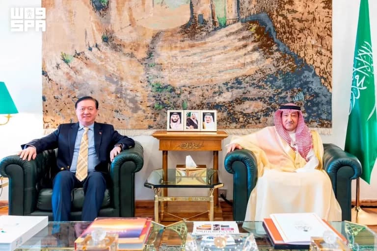 نائب وزير الخارجية يلتقي بالسفير الصيني