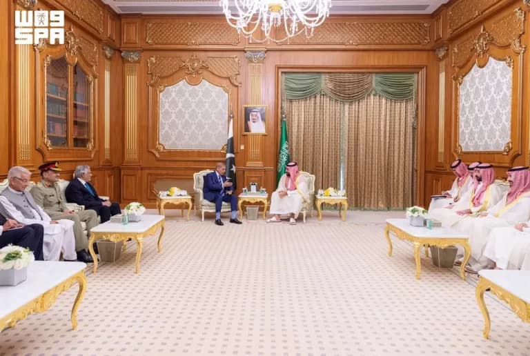 ولي العهد ورئيس الوزراء يتبادلان تعزيز التعاون