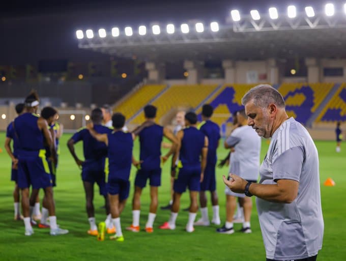 بوستيكوجلو يسعيد بتدريب النصر