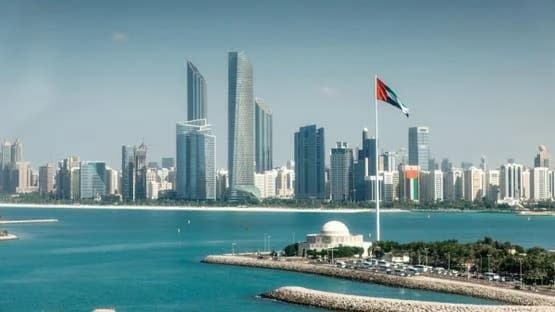 الدفاعات الإماراتية تتصدى لتهديد صاروخي