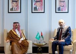 Foreign Minister reviews Gaza and West Bank with Jordan