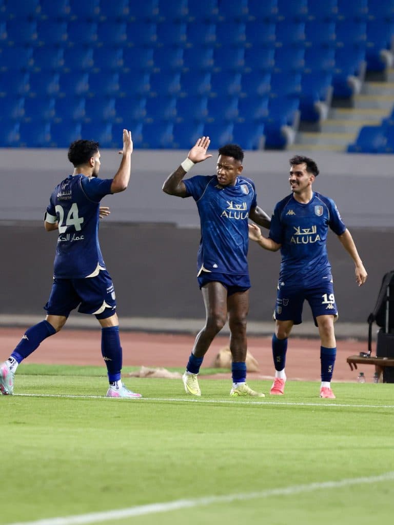 العلا يتصدر دوري الأولى بعد فوز على الرائد