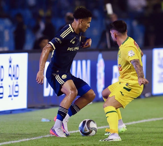 النصر يتعادل ويهبط للمركز الثالث في روشن