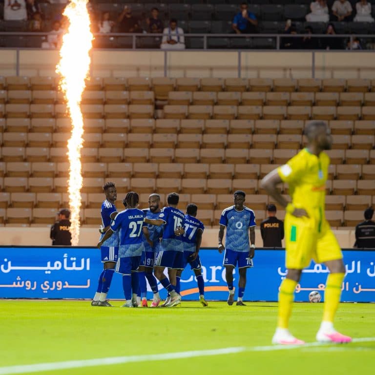 نيوم يتعافى وينتصر بثلاثة أهداف