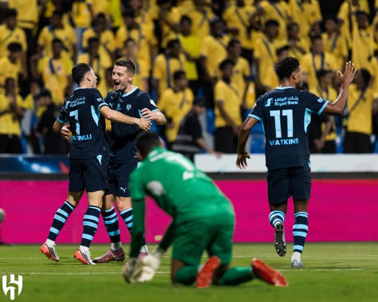 Al Hilal Dominate Al Taawoun to Top Roshn