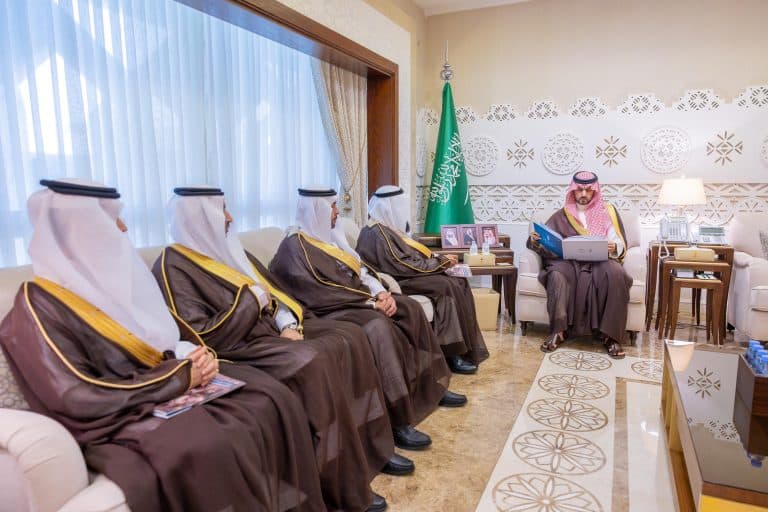نائب أمير الشرقية يلتقي برئيس جمعية البر