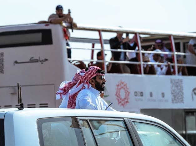 حافة المساير تنقل ضيوف مهرجان ولي العهد