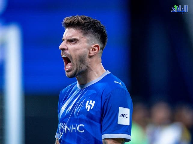 الهلال يفوز على الغرافة بثنائية في آسيا
