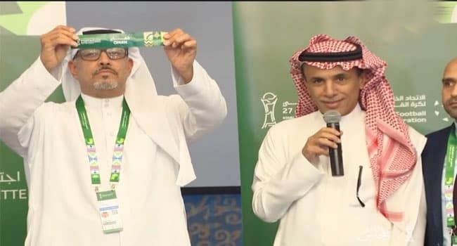 الأحمر العماني يتأهل بكرة القدم