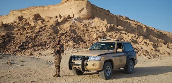 الأمن البيئي يوقف 7 مقيمين بسبب الرواسب