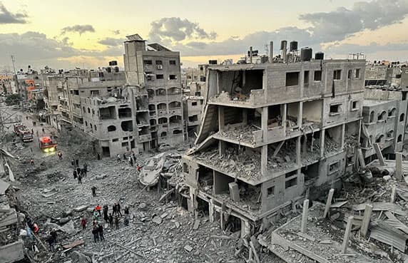 مجلس الوزراء الفلسطيني يحذر من الأزمة الإنسانية وتهديد الاحتلال بهجوم في غزة