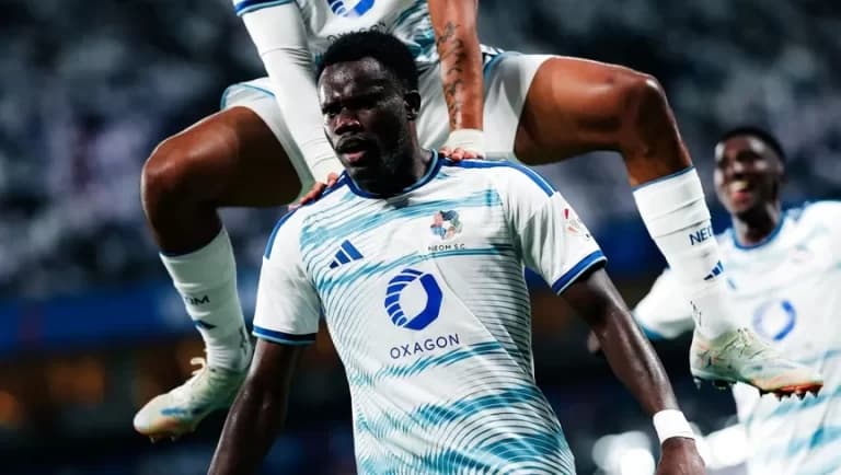 نيوم يفوز على الهلال في دوري روشن