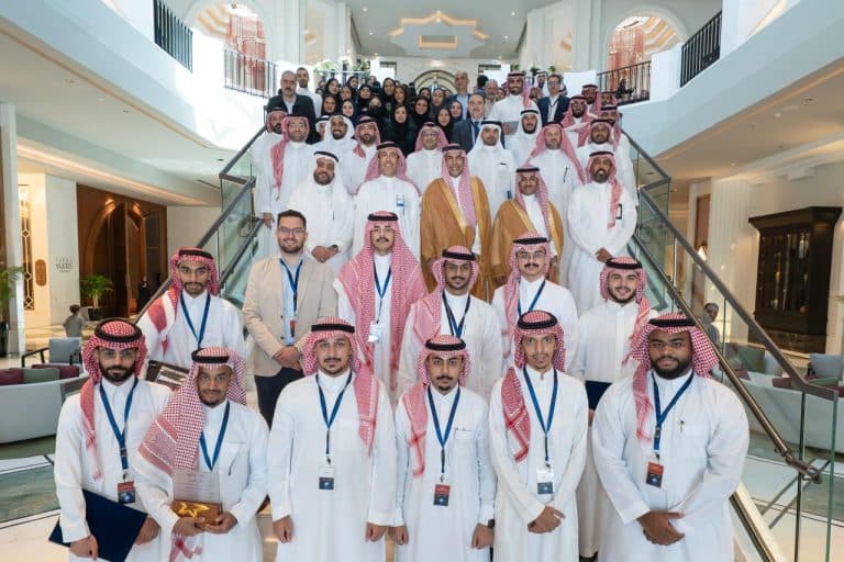 60 طالبًا يبتكرون 18 حلا في هاكاثون الجامعة الصناعية