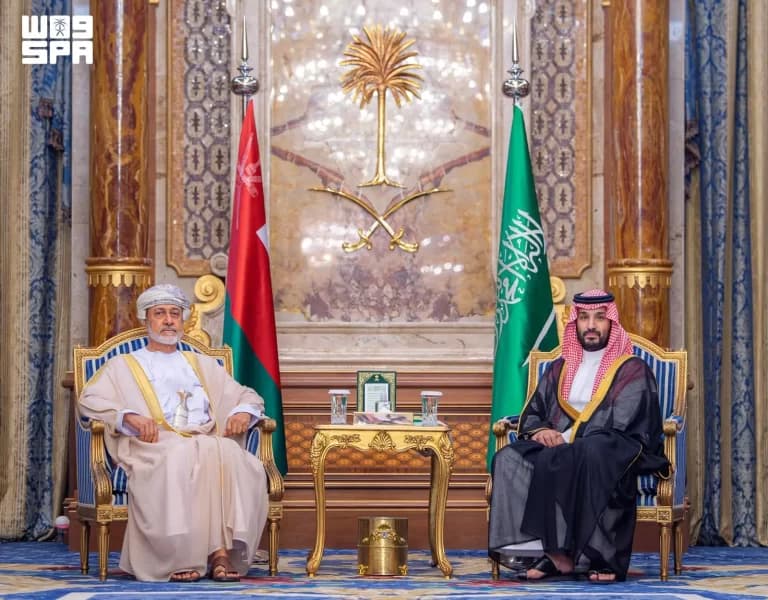 ولي العهد وسلطان عمان يناقشان أمن المنطقة