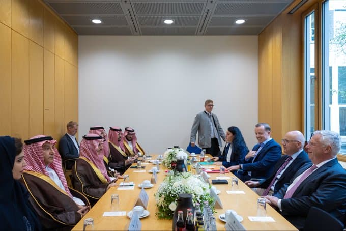 Foreign Minister meets Arab Parliament group