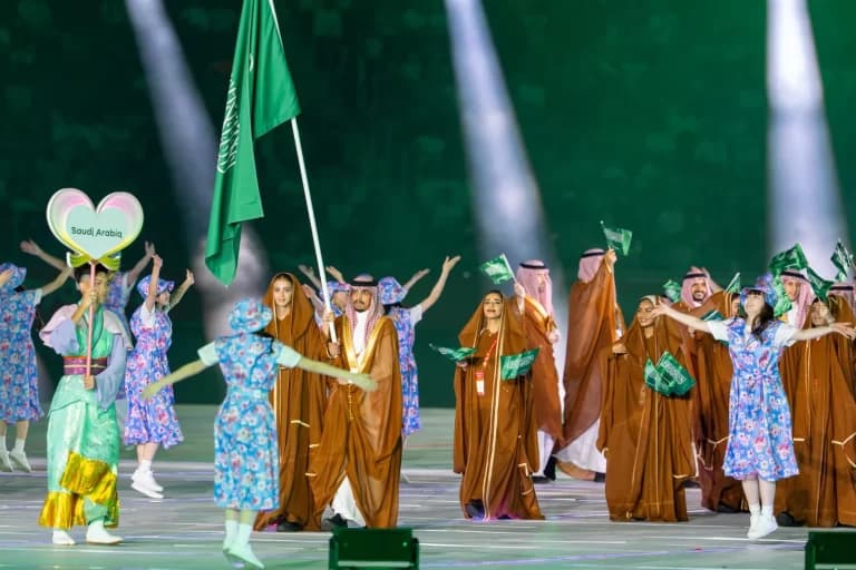 العميري ويا ر رفع علم السعودية في افتتاح آسياد ناغويا