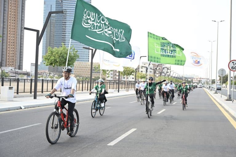 دراج أبحر وأمانة جدة ينظمون مسيرة دراجات للاحتفال باليوم الوطني