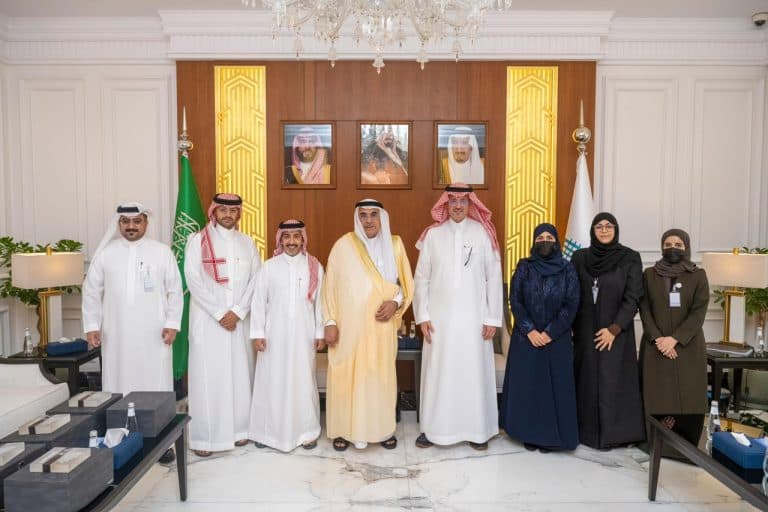 أمين الشرقية يكرم مبتكري نظام مراجعة العمارة