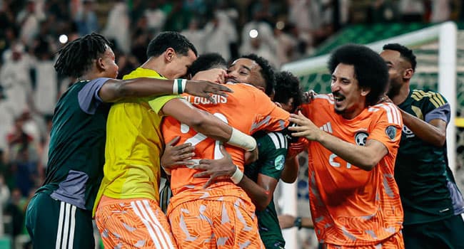 وزير الرياضة يبارك تأهل الأخضر